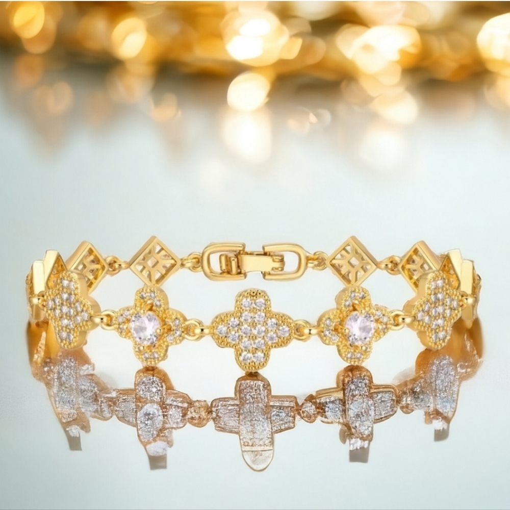 Luxury 18k Gold Plated Clover Zircon Crystal Bracelet - Picture 2 of 5